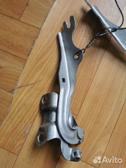 Петля капота передняя правая Mazda Demio DY3W ZJ