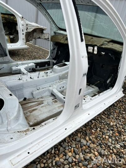 Центральная стойка кузова правая Audi A6 C6 2.8