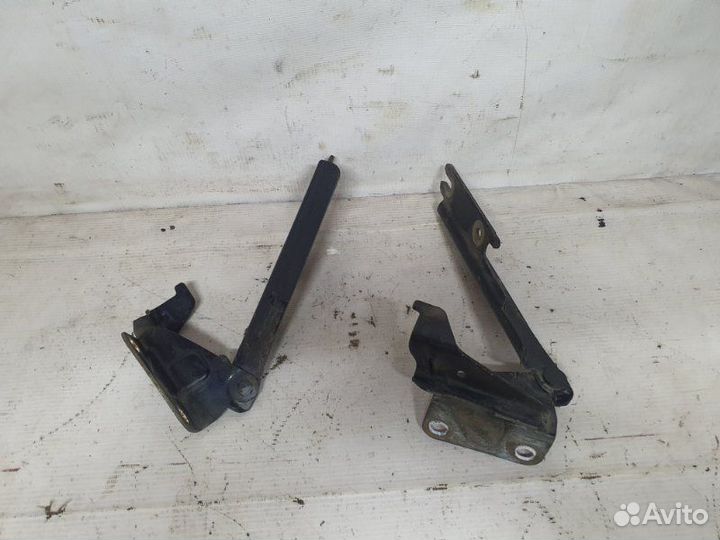 Петли капота Mazda 626 седан 1997