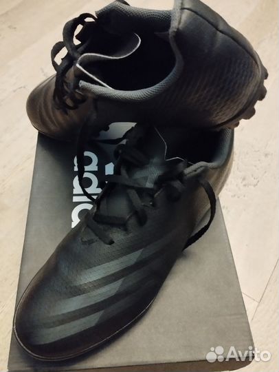 Бутсы сороконожки adidas 42 р