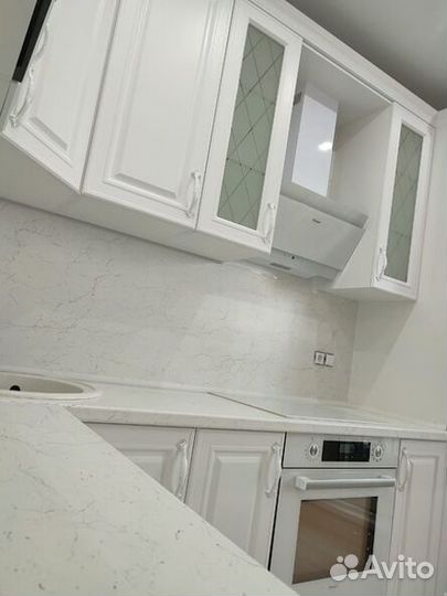 Белая кухня, кухонный гарнитур