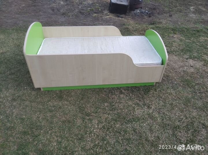 Детская кровать с матрасом