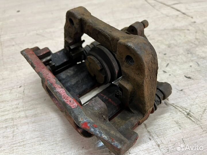 Суппорт задний правый volvo xc70