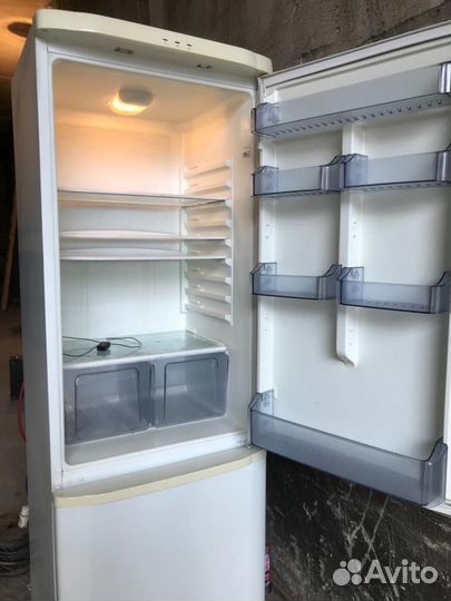 Холодильник Vestel