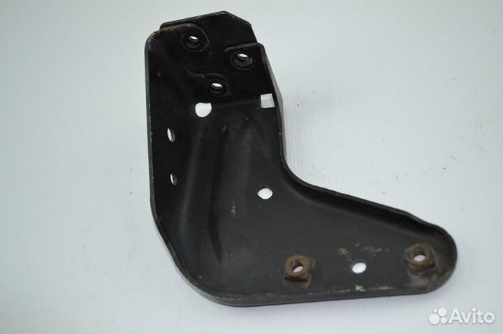 Кронштейн подножки, левый mercedes-benz Actros MP4