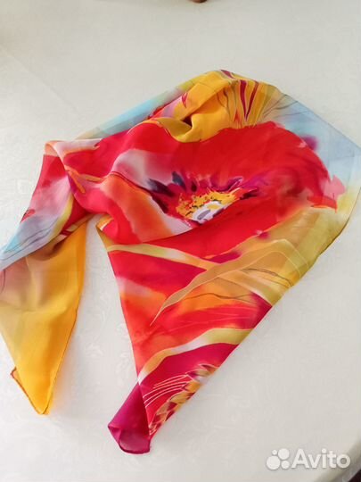 Платки женские шёлковые разные