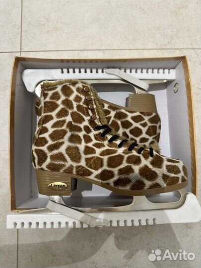 Коньки фигурные larsen