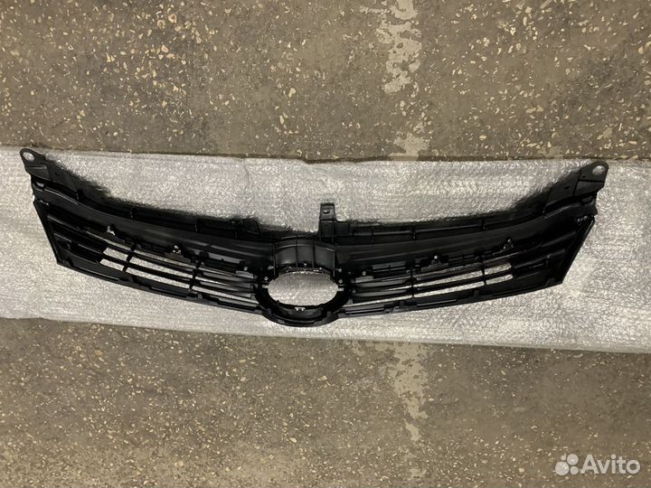 Решетка радиатора Toyota Camry 55 с 2014 года