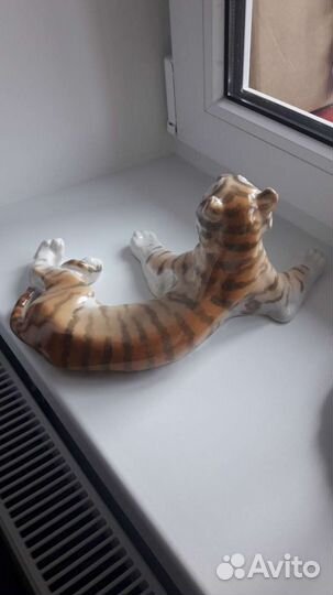 Фарфоровая статуэтка СССР лзфи Встревоженный тигр