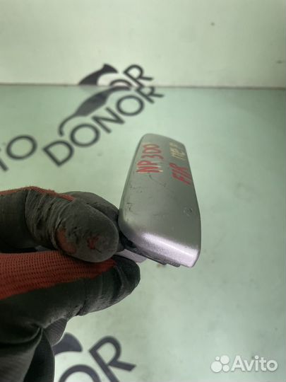 Ручка двери передняя правая nissan np300