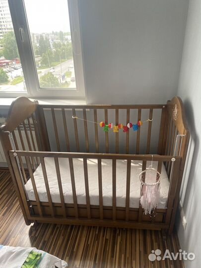 Кровать детская с маятником
