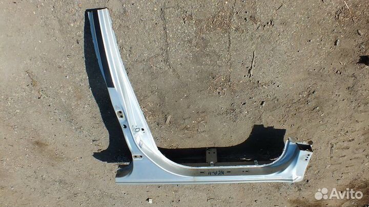 Порог кузова передний правый Toyota Platz SCP11
