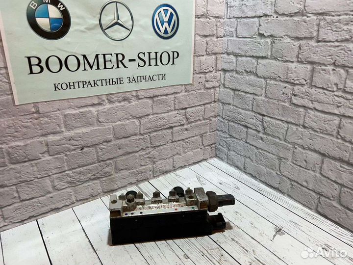 Блок клапанов пневмоподвески Mercedes-Benz S W220