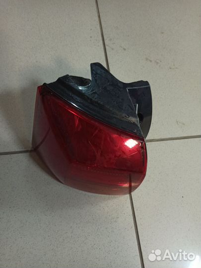 Задний левый наружний фонарь peugeot 4007