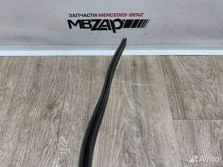 Уплотнитель радиатора Mercedes W221 S 221