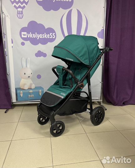 Коляска с надувными колесами