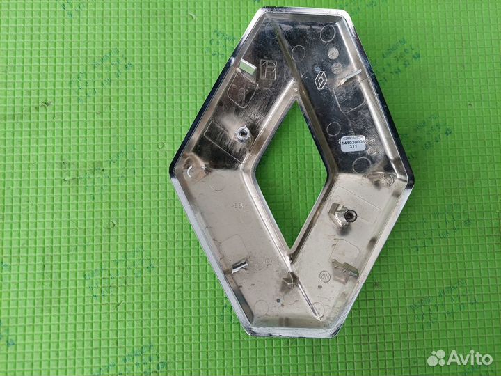 Эмблема Renault Sandero 2