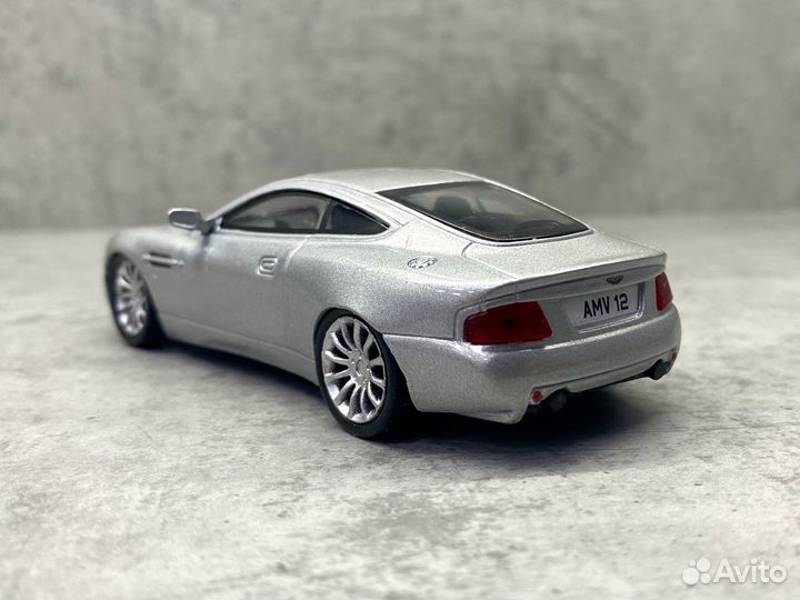 Коллекционная модель Aston Martin Vanquish 1:43