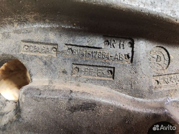 Наполнитель заднего бампера правый Ford Kuga