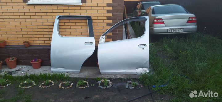 Toyota funcargo дверь