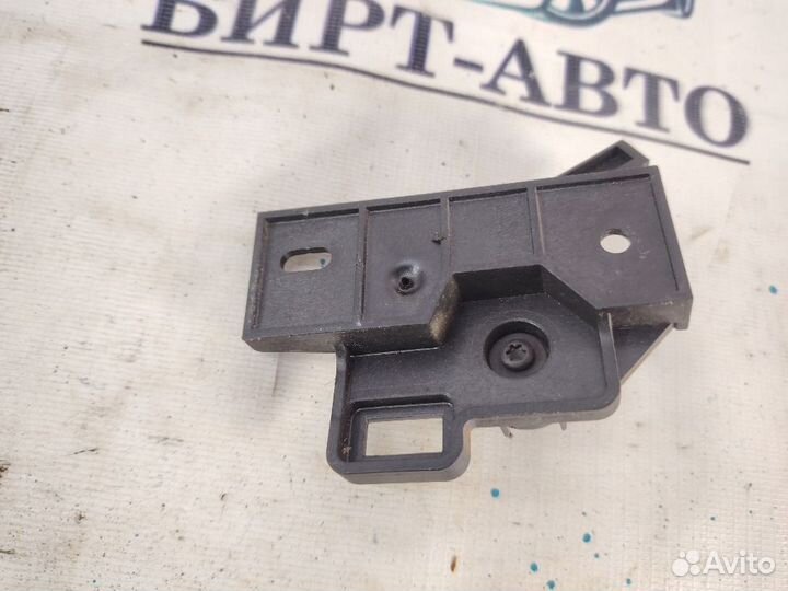 Кронштейн ручки открывания капота Skoda Rapid I (2012—2017)