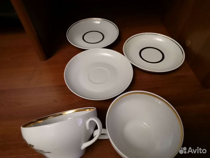 Чайные чашки, блюдца