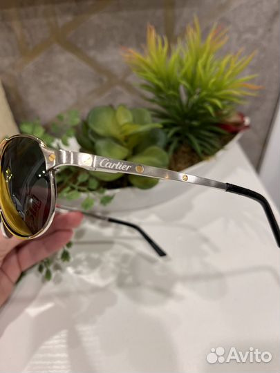 Солнцезащитные очки женские брендовые