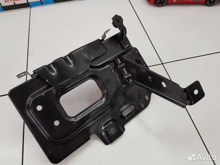 Крепление аккумулятора (кронштейн,площадка)