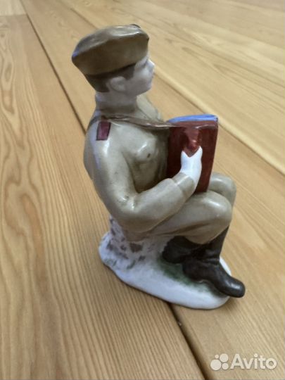 Статуэтка фарфора антикварная