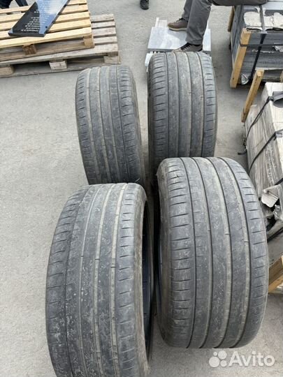 Michelin Pilot Sport 4 S 285/40 R23 и 325/35 R23 115Y