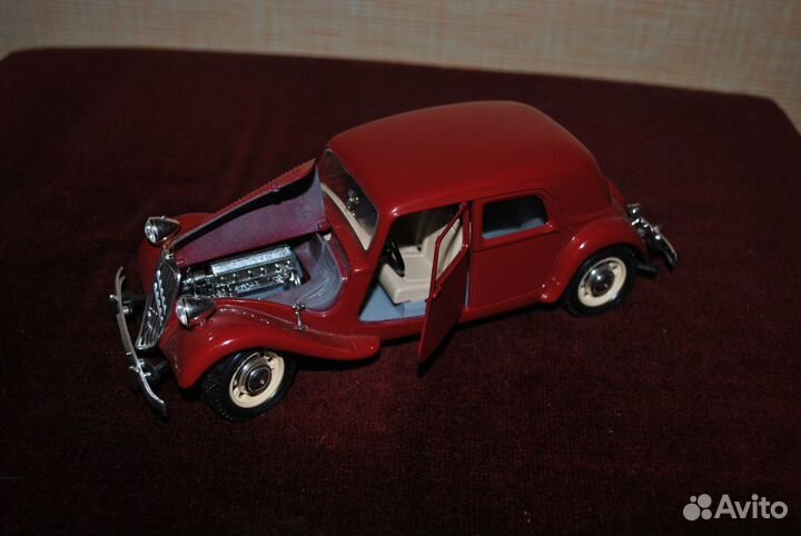 Машинка коллекционная 124 Citroen 15 CV TA (1938)