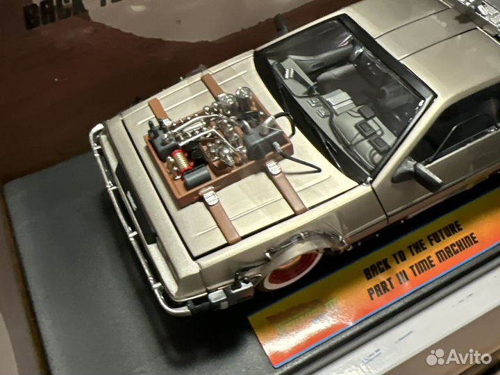 DeLorean DMC-12 Back to the Future 1/18 SunStar