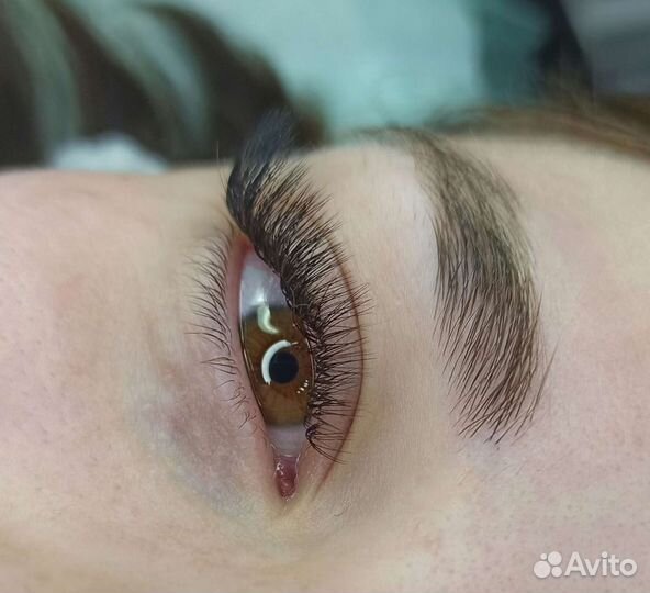 Наращивание ресниц и оформление бровей