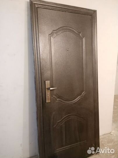 Дверь входная металлическая бу