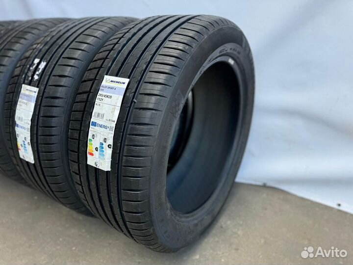 Michelin Pilot Sport 4 285/45 R20 111