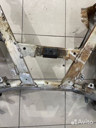 Подрамник передний Bmw 525I Lci E39 M54B25 2003