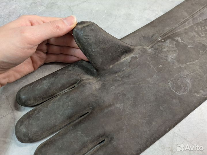 Перчатка электромонтёра правая