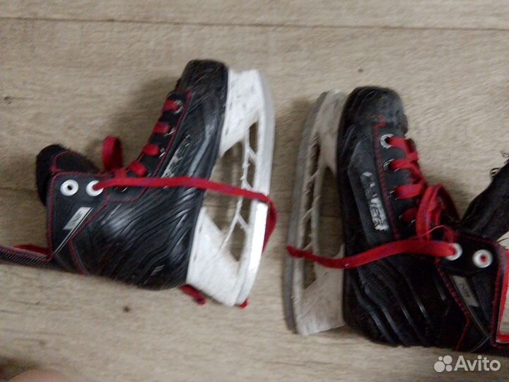 Коньки хоккейные