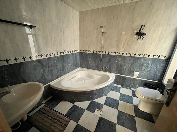 Дом 218 м² на участке 7,5 сот.