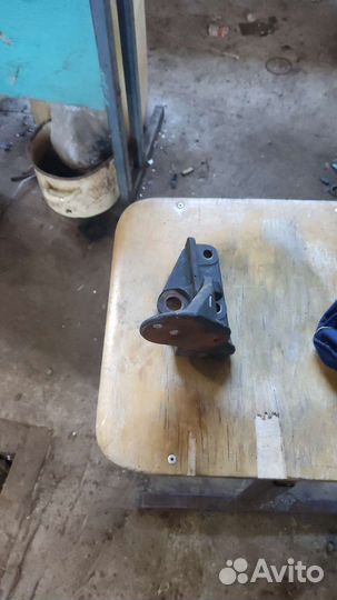 Кронштейн генератора и компрессора кондиционера