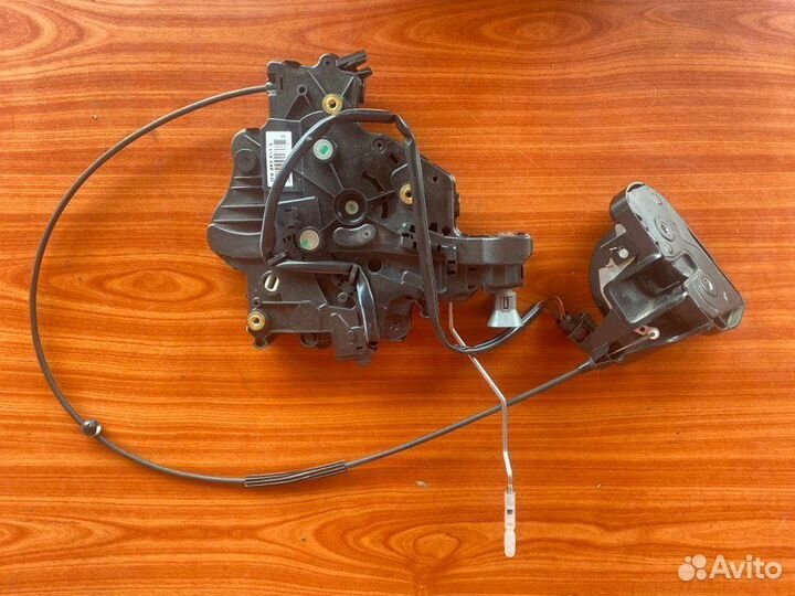 Замок сдвижной двери правый Vw Transporter T5 caab