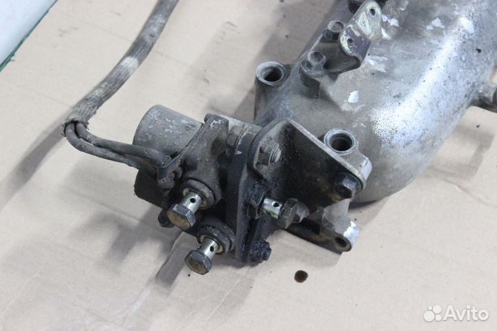 Впускной коллектор левый Mitsubishi Fuso