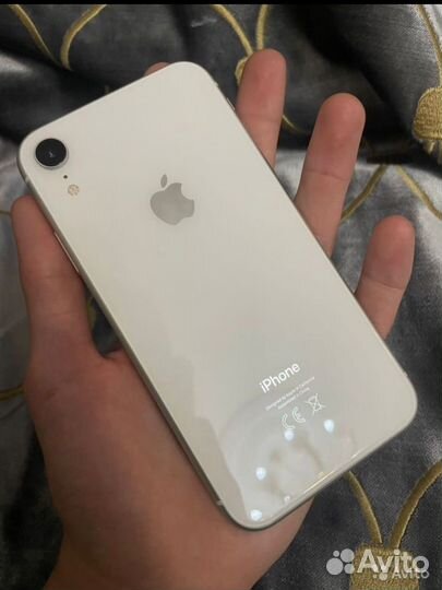 Телефон iPhone хр 128 гб