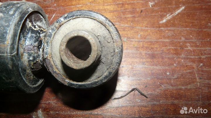 Амортизатор Hyundai Solaris 553001R500