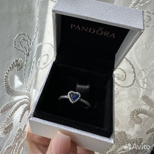 Кольцо Pandora синее сердце