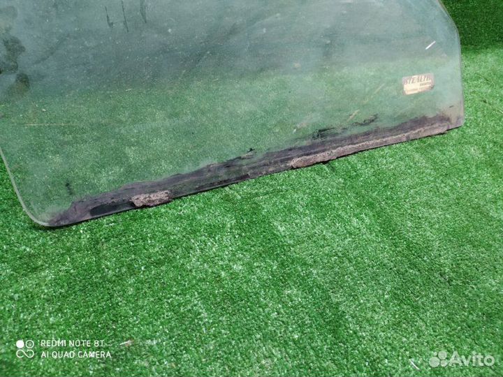 Стекло двери переднее правое Газ Волга 3102