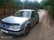 Volkswagen Bora 1.6 MT, 2000, 447 000 км, с пробегом, цена 300 000 руб.