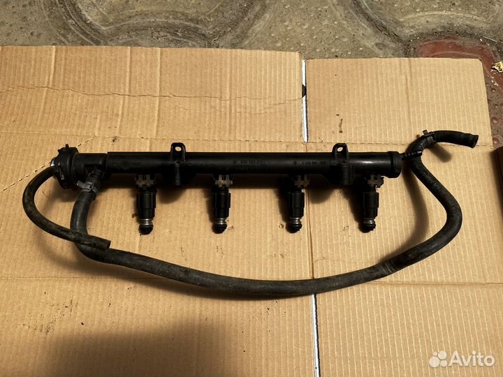 Топливная рампа с форсунками Volkswagen 030133329H