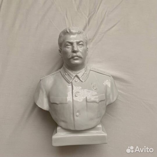 Фарфоровый бюст «И. В. Сталин», скульпторы В. Я. Б