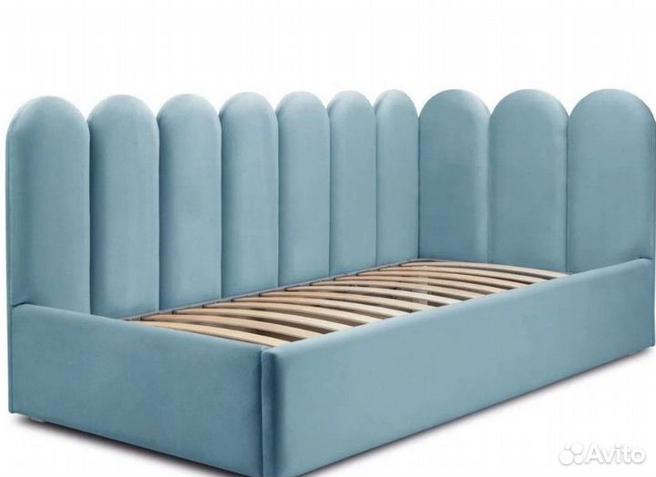 Детская кровать с мягкой спинкой